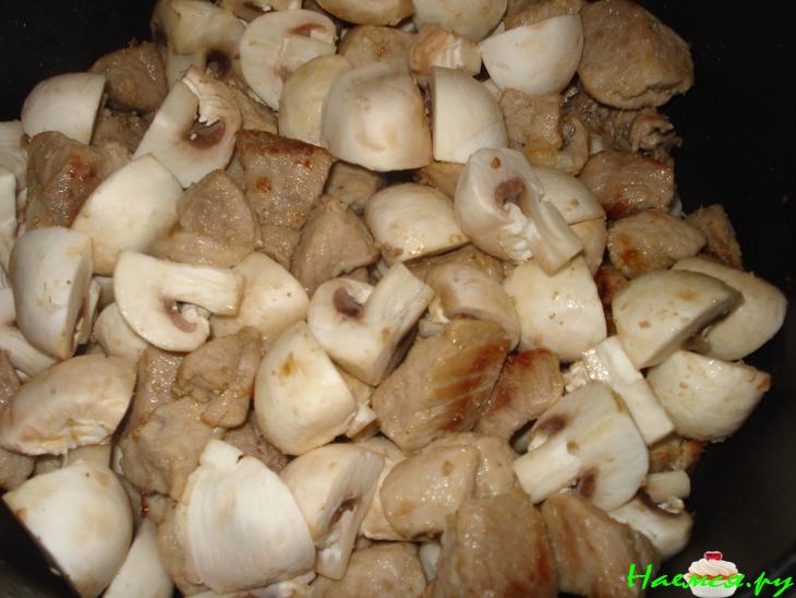 Мясо в сырном соусе Мясо в сырном соусе