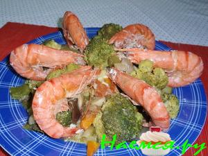 Тушеные овощи с королевскими креветками