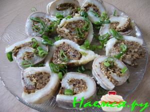 Рольмопс с черносливом и миндалем