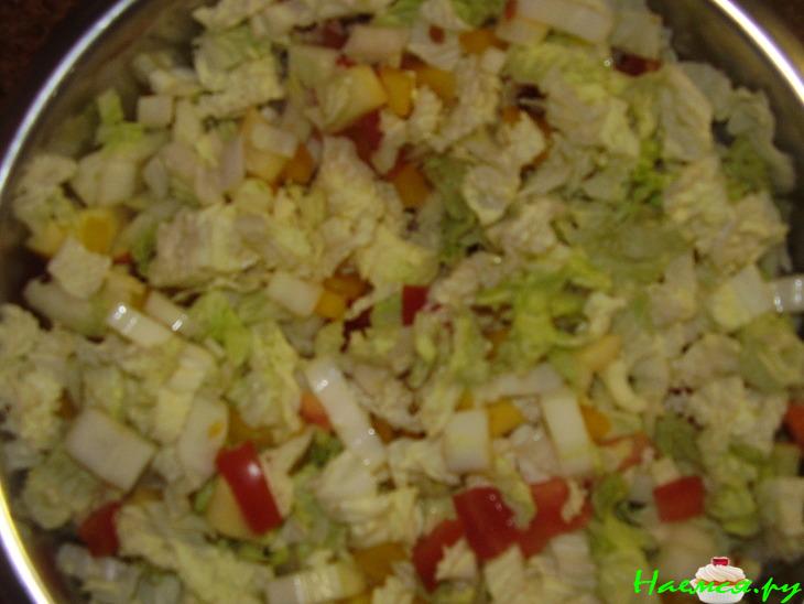 Салат с тунцом и пекинской капусткой