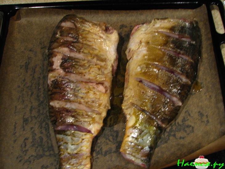 Запеченный карп под хрустящей корочкой