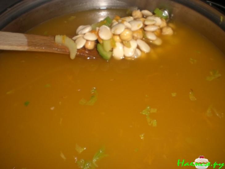 Суп из нута, фасоли и грибов