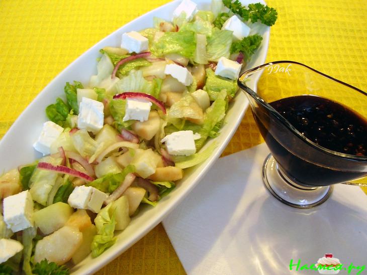 Салат с кольраби и финиками Салат с кольраби и финиками