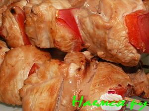 Шашлык из индейки с перцем в кефирном маринаде Шашлык из индейки с перцем в кефирном маринаде