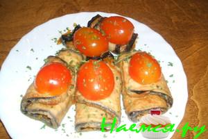 Баклажанные рулетики с овощами и зеленью
