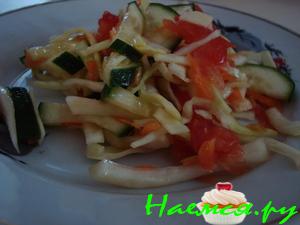 Салат капустный с огурцом и помидором
