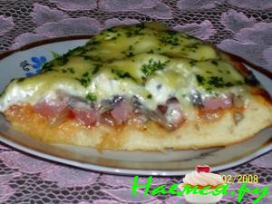 Пицца с жаренным луком