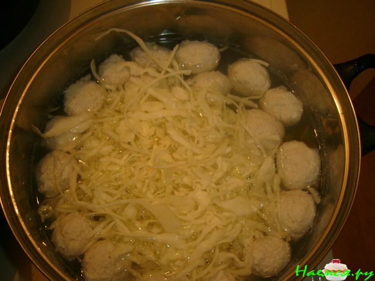 Борщ с куриными фрикадельками Борщ с куриными фрикадельками