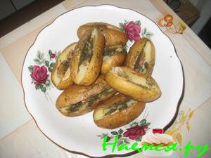 Запеченный свежий картофан