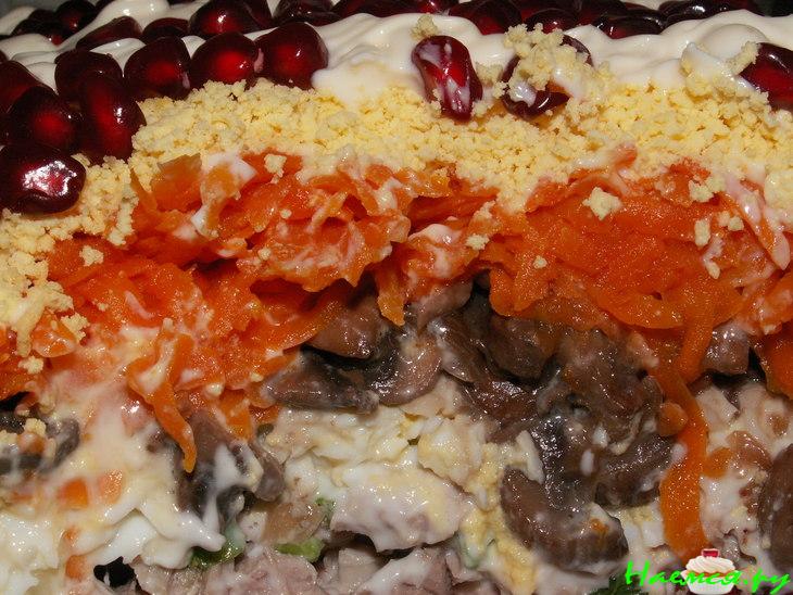 Салат "Сказка" с телячьей вырезкой и королевскими шампиньонами Салат "Сказка" с телячьей вырезкой и королевскими шампиньонами