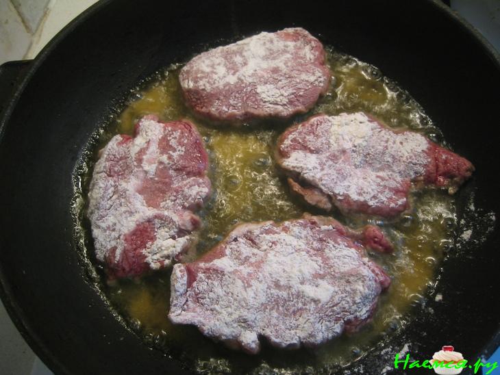 Запеченная говядина в грибном соусе