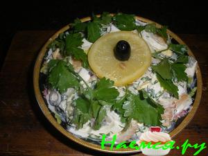 Салат с копченым кальмаром