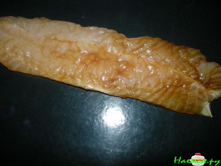 Рыбные рулетики с морковкой в сметане