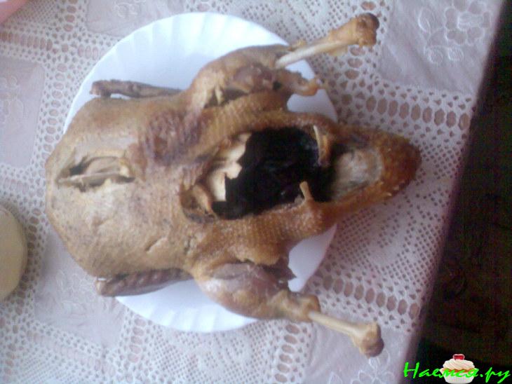 Утка с черносливом