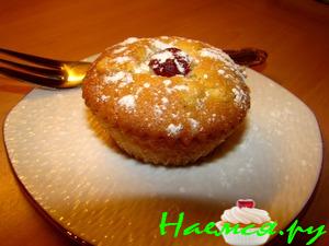 Кекс 'Блондинка' с сушеной клубникой