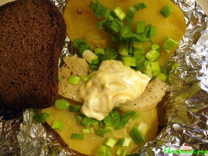 Картошечка с салом и чесноком в фольге