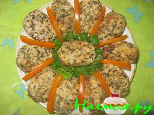 Котлетки куриные с морской капустой