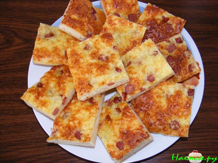 Пирог с колбаской