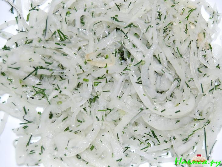 Салат из баклажан и помидор с луком