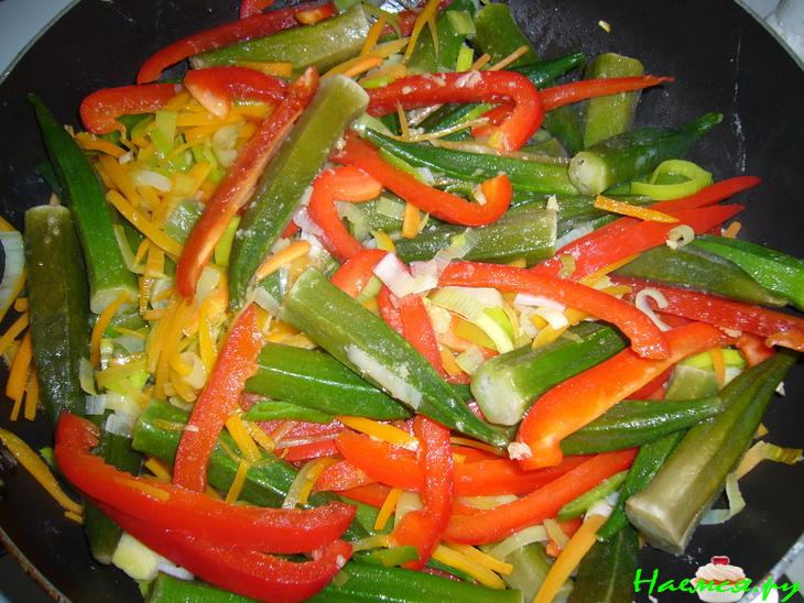 Бамия с овощами и имбирем