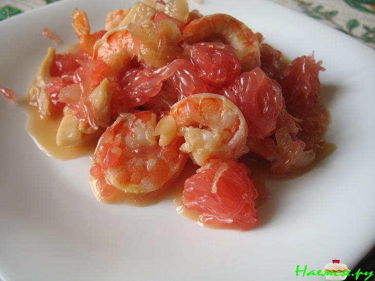 Салат из креветок с грейпфрутом