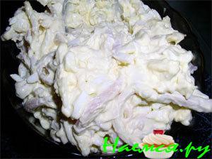 Салат с кальмарами и яйцами