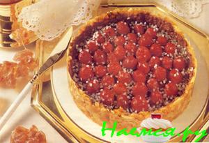 Хрустящий миндальный пирог с ягодами Хрустящий миндальный пирог с ягодами