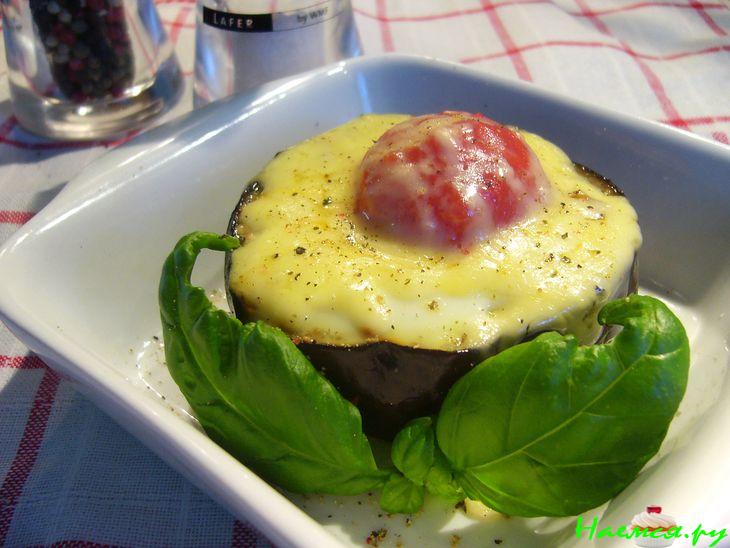 Яйца в баклажанах