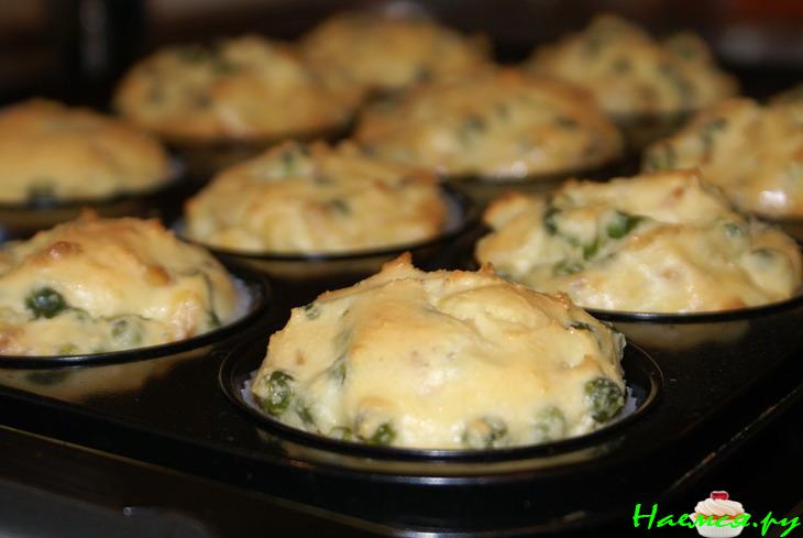 Мини-запеканки с зелёным горошком и сыром