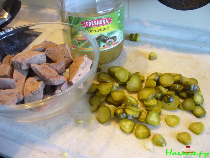 Рассольник с белыми грибами и печенью