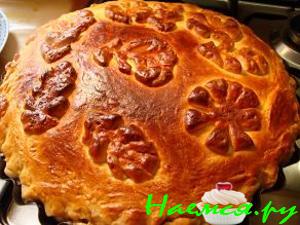 Пирог из дрожжевого теста (по-моему,слоеного, новый вариант)