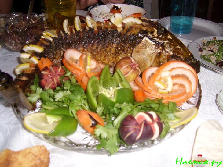 Запеченная рыба со сладкой начинкой