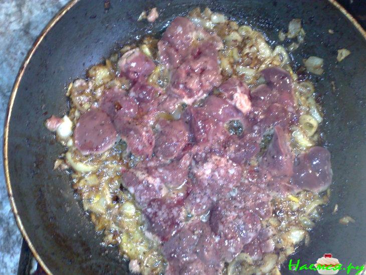 Куриная печенка с томатами