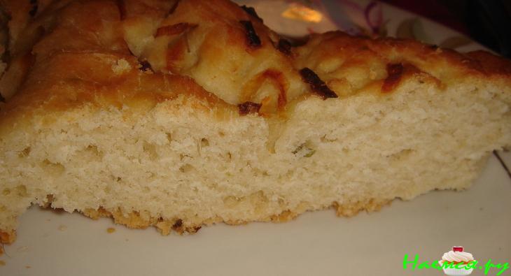 Фокачча с жареным луком и розмарином