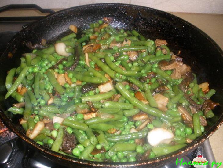 Стручковая фасоль, горошек и грибы в сливках - обалденный гарнир!