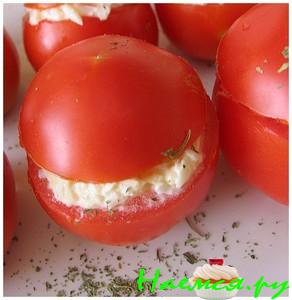 Помидоры, фаршированные сырным салатом Помидоры, фаршированные сырным салатом