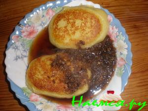 Картофельные котлеты с подливкой из сушёных грибов