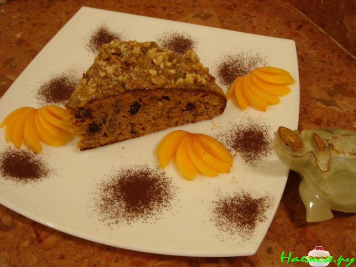 Пирог с вареной сгущенкой и орехами