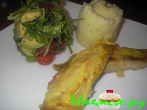 Тилапия под шафрановым соусом с моцареллой