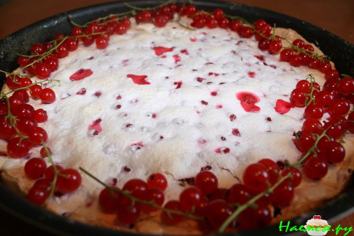 Пирог с безе и красной смородиной Пирог с безе и красной смородиной