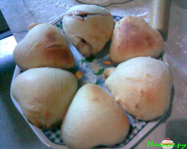 Сердечная выпечка (булочки с клубничным вареньем и пирог с творогом и апельсиновым киселем)