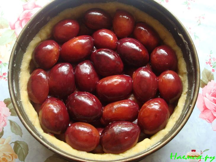 Пирог со сливовой начинкой в желе