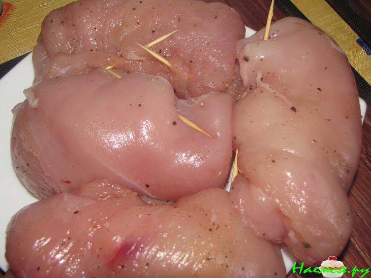 Куриные котлеты "Богатырские с сюрпризом", жаренные во фритюре