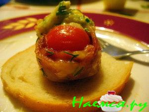 Омлетик с беконом и черри Омлетик с беконом и черри