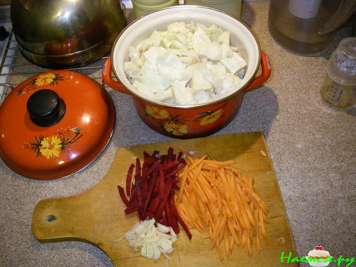 Капуста по-корейски (со свеклой и морковкой)