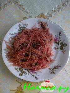 Салат из рисовой лапши с овощами и сердечками