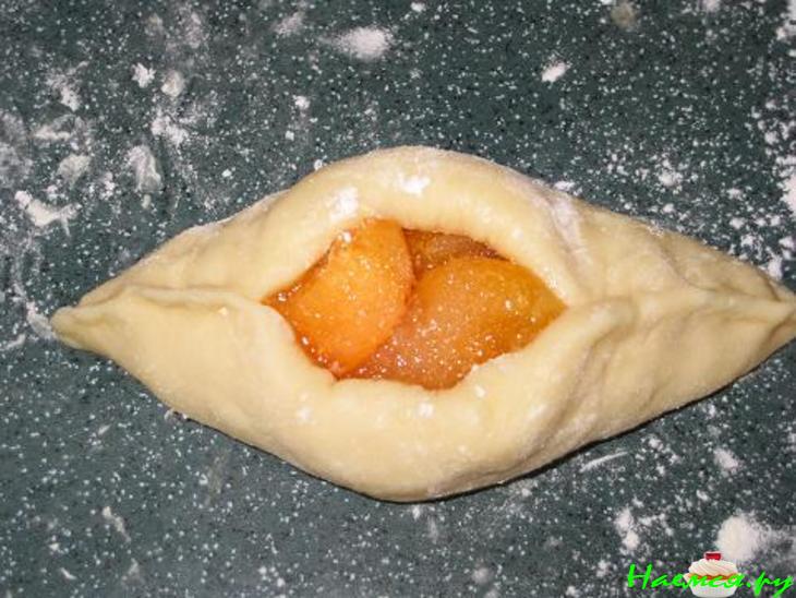 Открытые пирожки с абрикосами Открытые пирожки с абрикосами