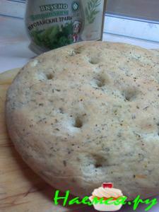 Фокачча с пряными травами и пицца по-русски из того же теста Фокачча с пряными травами и пицца по-русски из того же теста