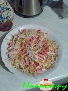 Салат крабовый с капустой и кукурузой