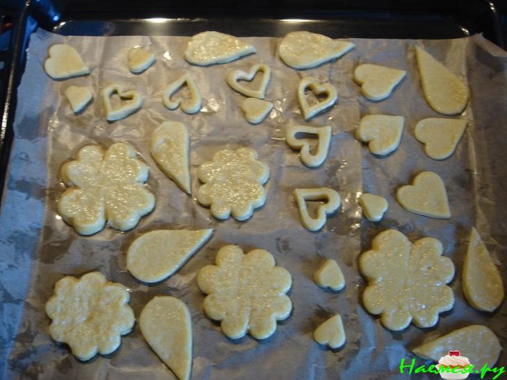 Десерт с песочным печеньем и фруктами Десерт с песочным печеньем и фруктами